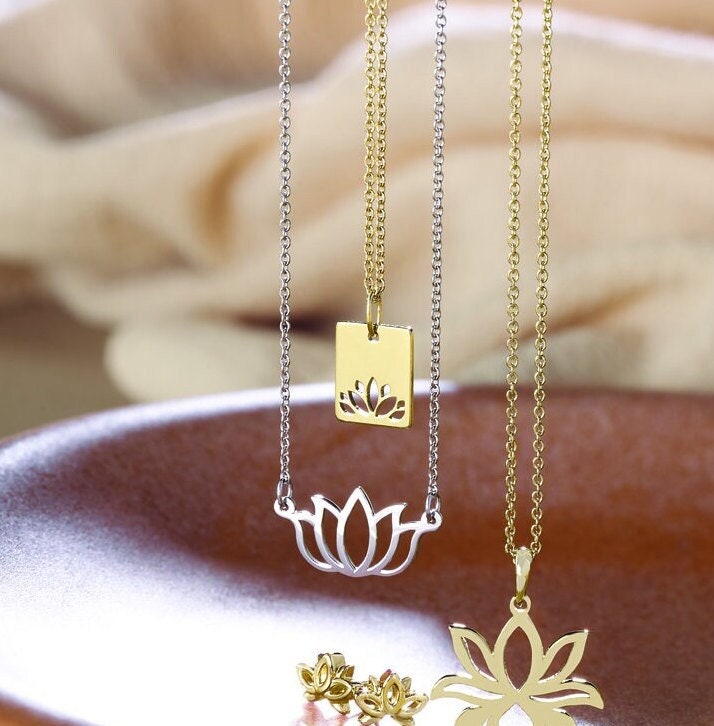14k Yellow Gold Lotus Flower Renge Openwork Rectangle Pendant Necklace