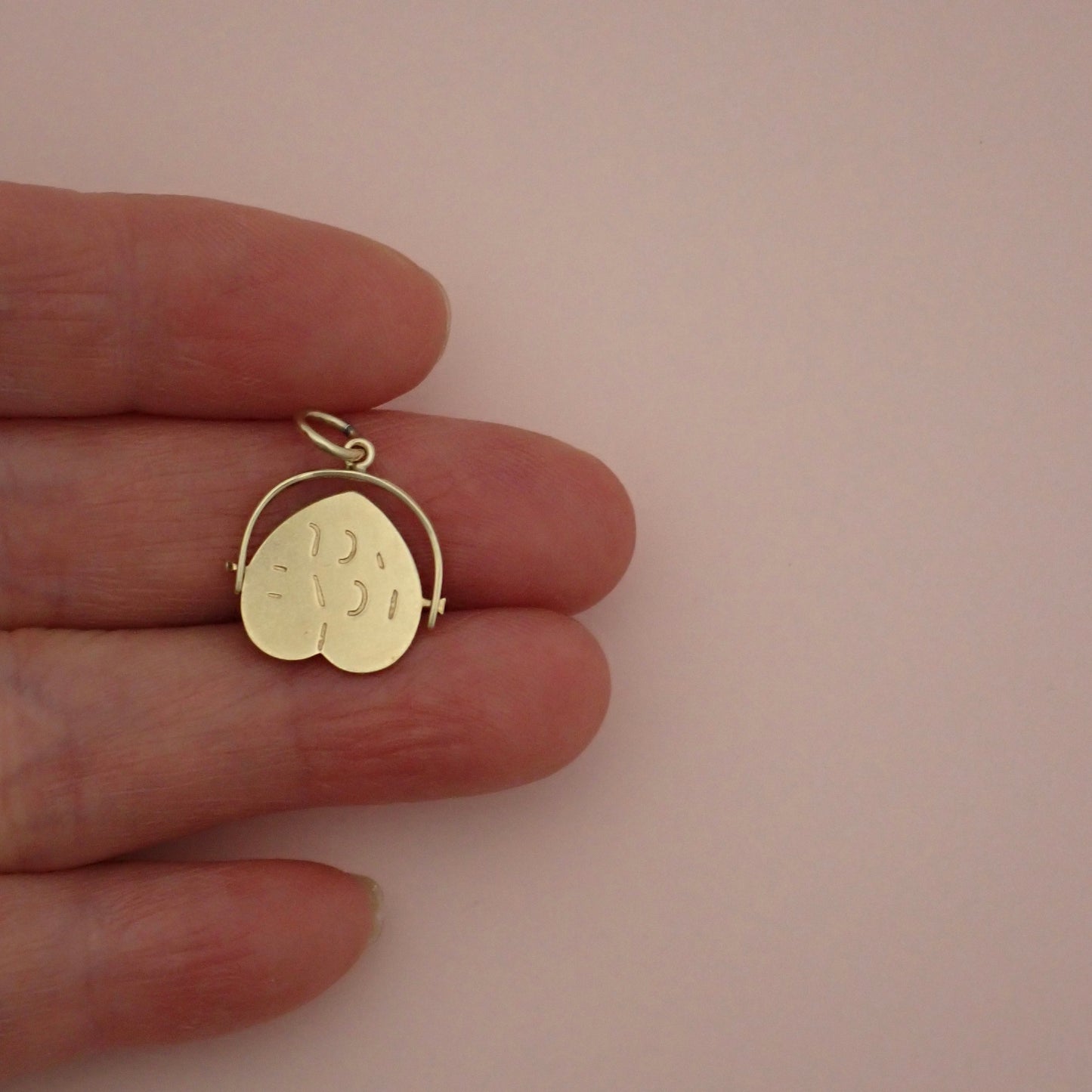 Vintage 1981 English 9ct Yellow Gold Heart 'I Love You' Spinner Pendant