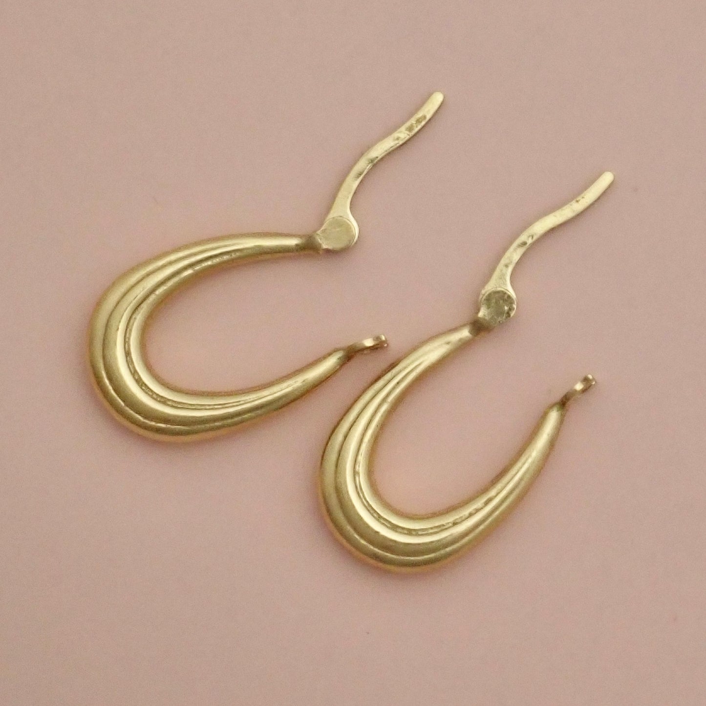 PreLoved Solid 14K Yellow Gold Ribbed "Tear-Drop" Oval Hoop Earrings