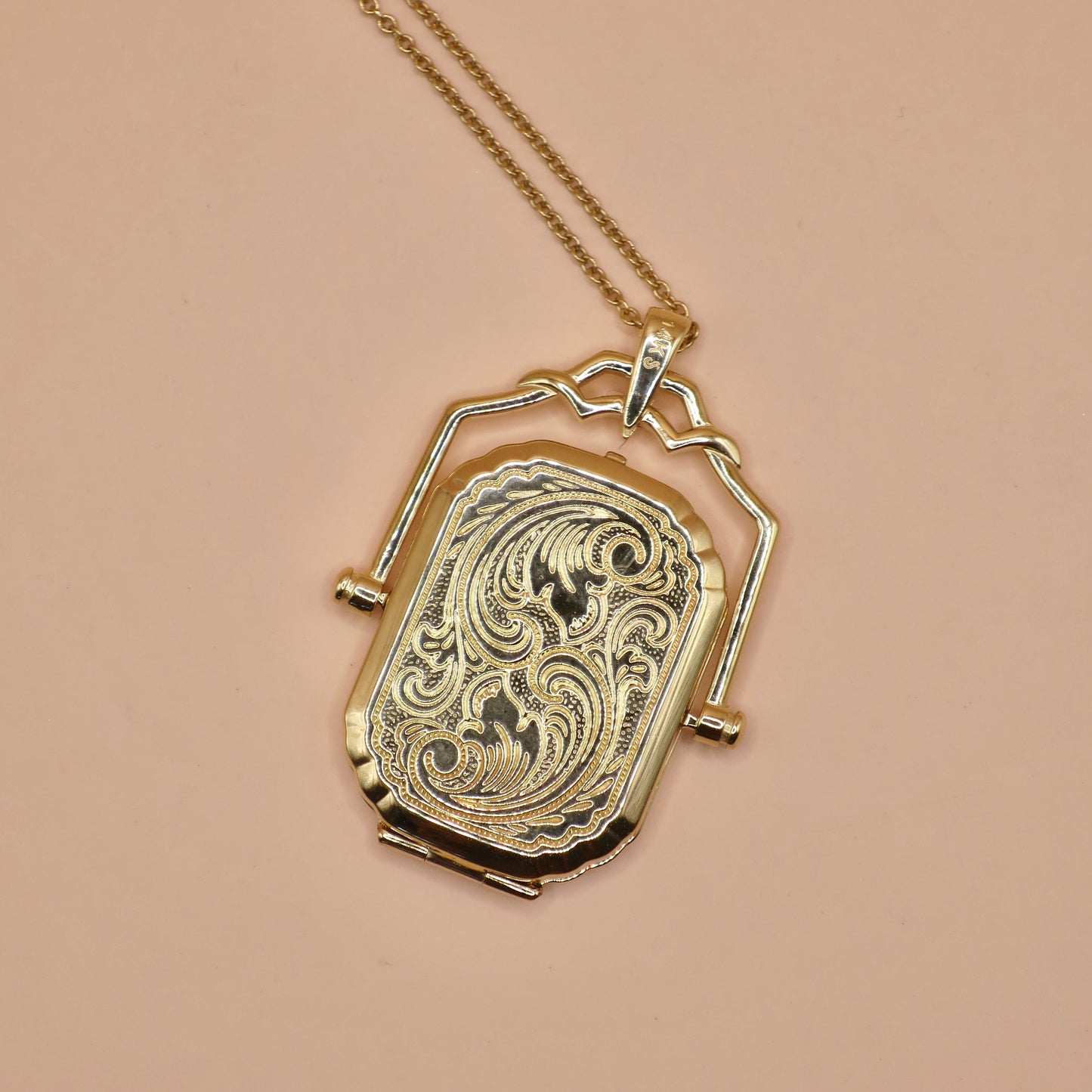14K Yellow Gold Victorian Style Swivel Photo Locket Pendant
