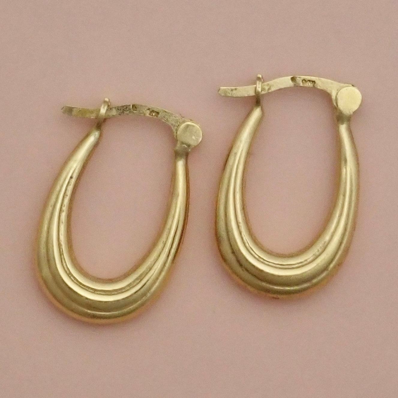 PreLoved Solid 14K Yellow Gold Ribbed "Tear-Drop" Oval Hoop Earrings