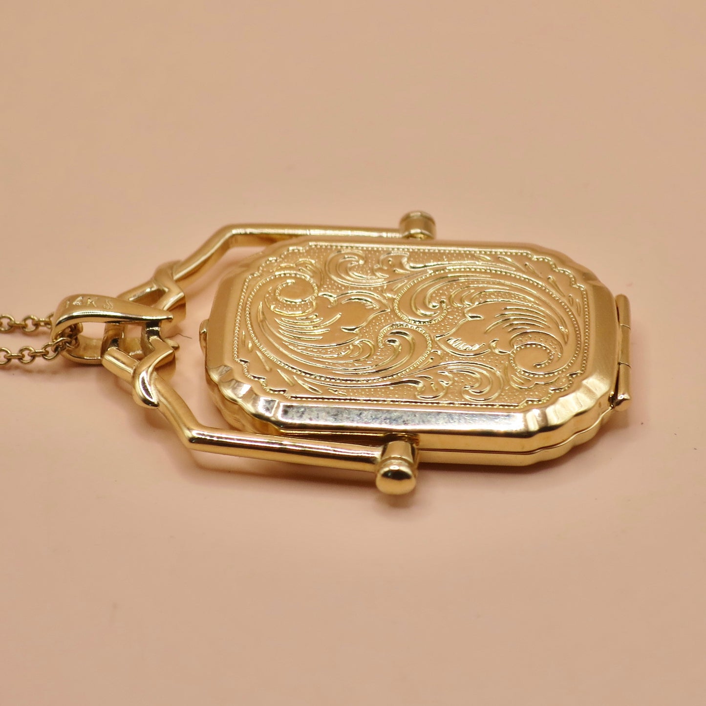 14K Yellow Gold Victorian Style Swivel Photo Locket Pendant