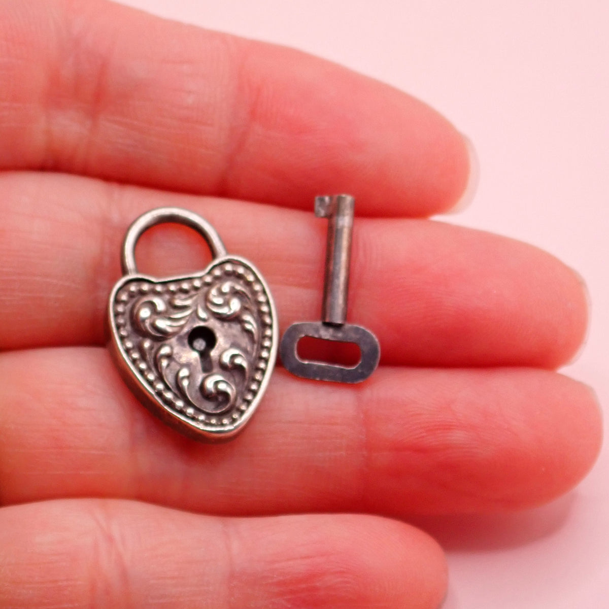 Rare Antique 1899 Sterling Silver Repoussé Heart Padlock & Working Key