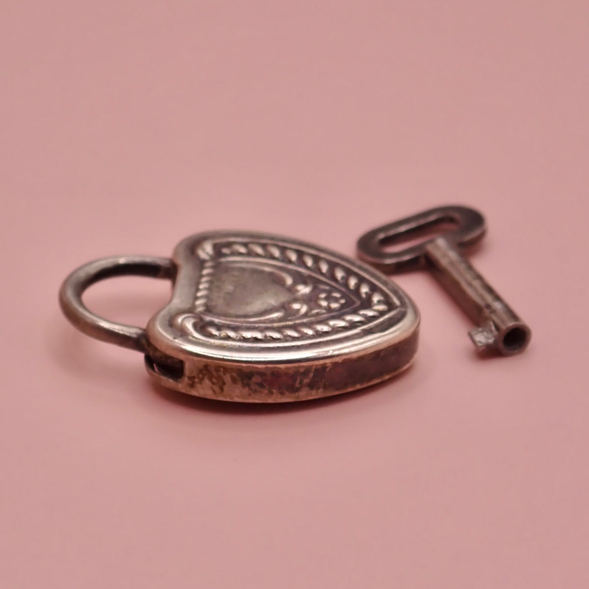 Rare Antique 1899 Sterling Silver Repoussé Heart Padlock & Working Key