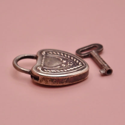 Rare Antique 1899 Sterling Silver Repoussé Heart Padlock & Working Key
