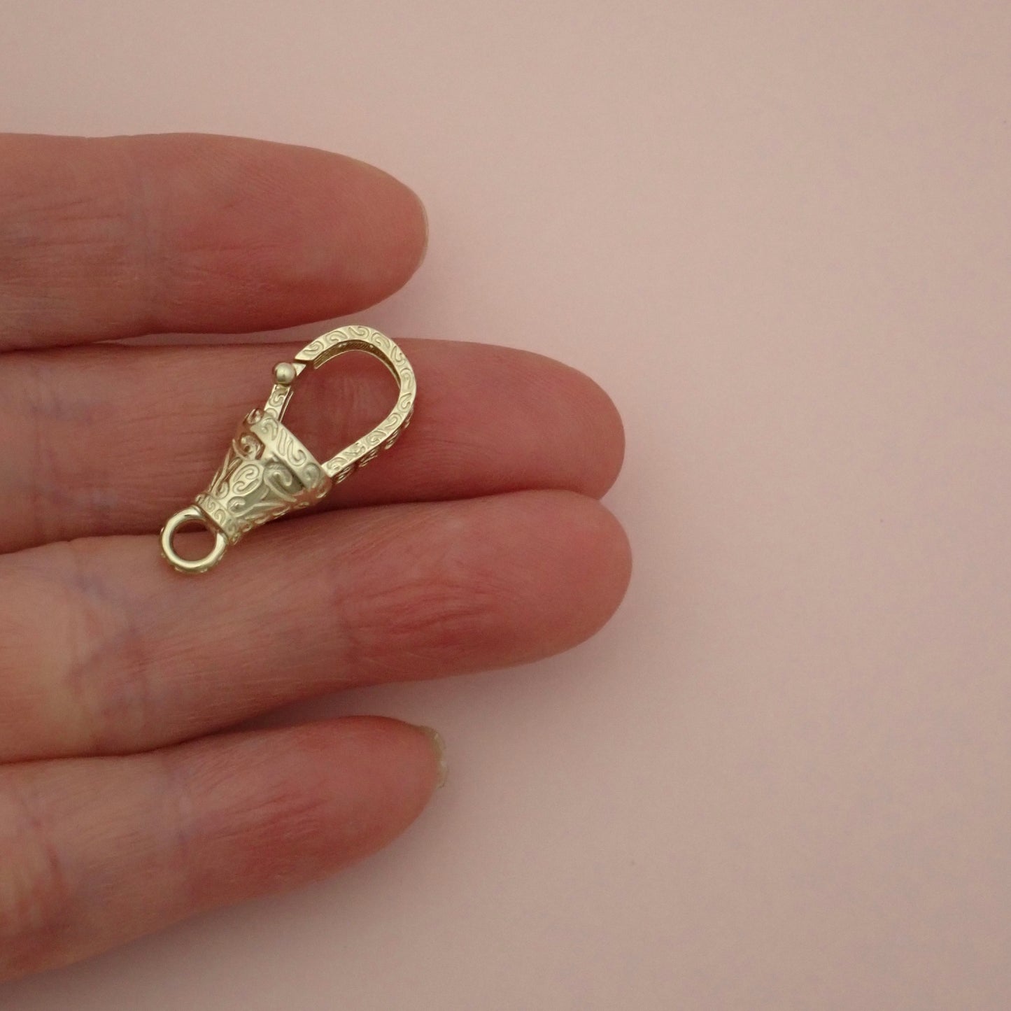 English 9ct Gold Intricately Engraved "Scroll" Dog Clip 24mm