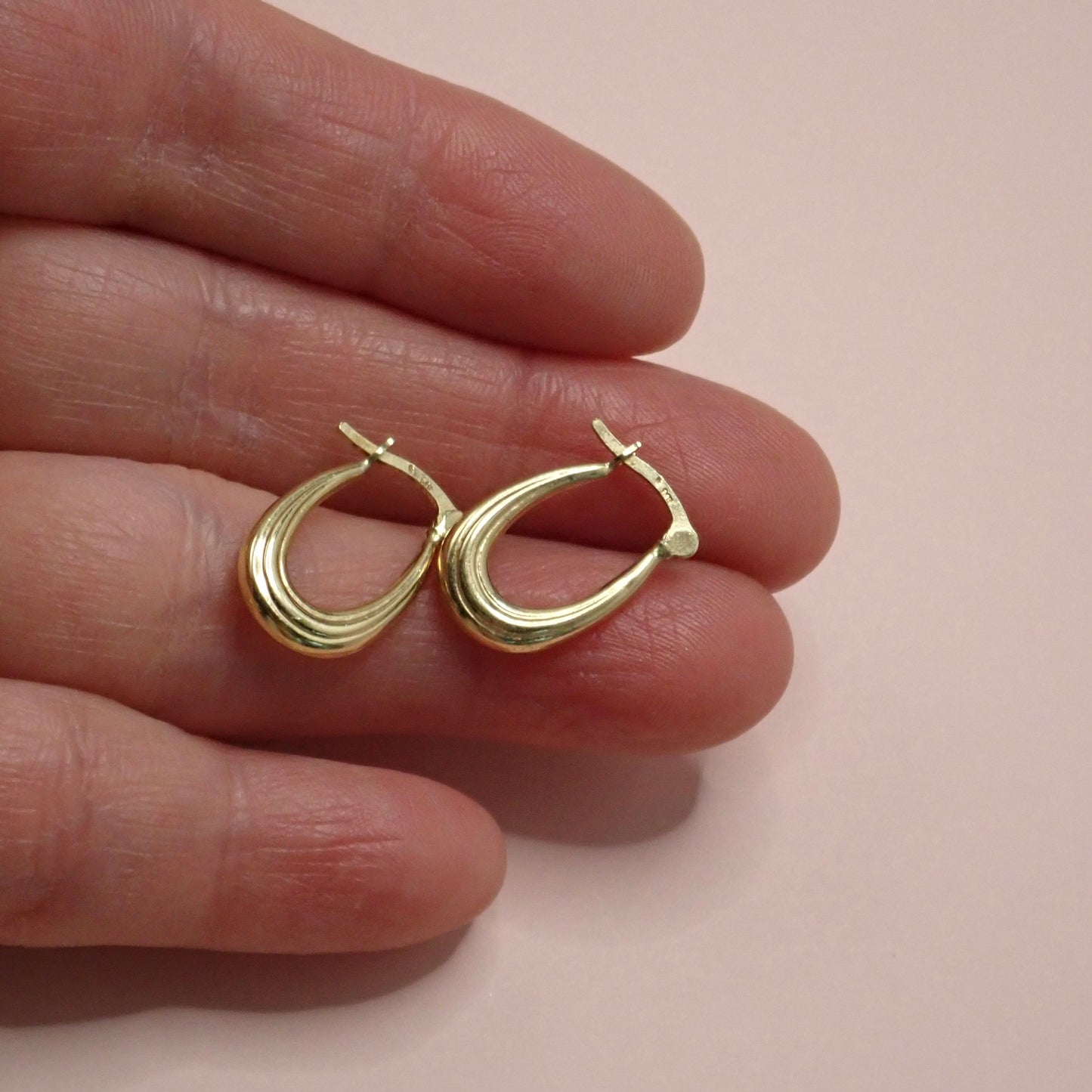 PreLoved Solid 14K Yellow Gold Ribbed "Tear-Drop" Oval Hoop Earrings