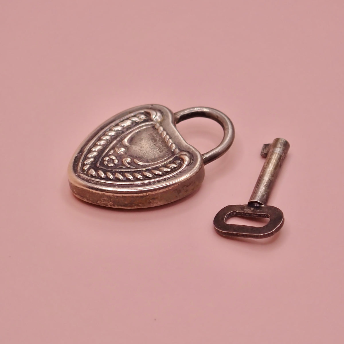 Rare Antique 1899 Sterling Silver Repoussé Heart Padlock & Working Key
