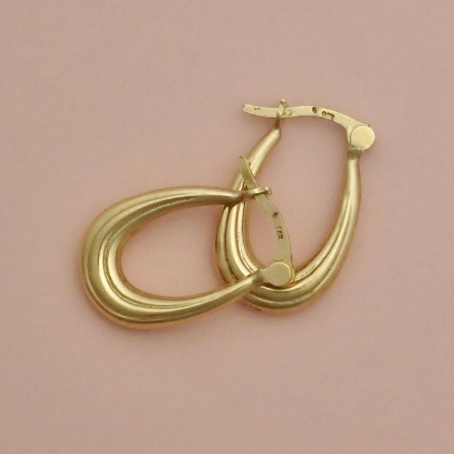 PreLoved Solid 14K Yellow Gold Ribbed "Tear-Drop" Oval Hoop Earrings