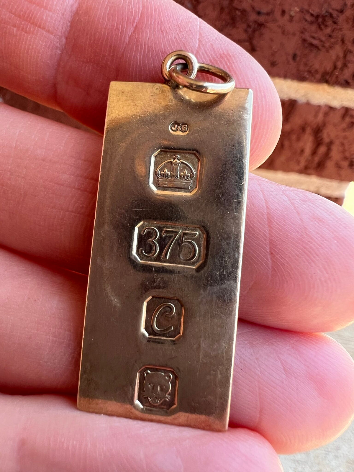 Vintage 1977 British 9K Yellow Gold Ingot Pendant – London Hallmarked, Silver Jubilee Era