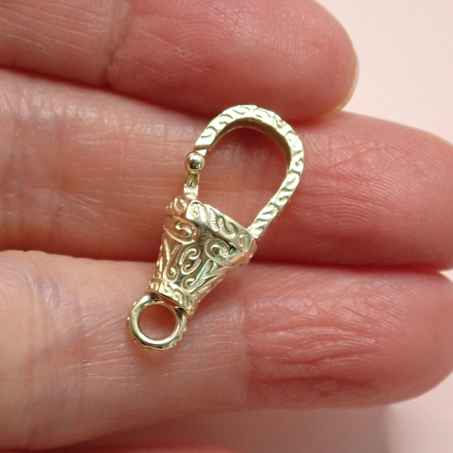 English 9ct Gold Intricately Engraved "Scroll" Dog Clip 24mm