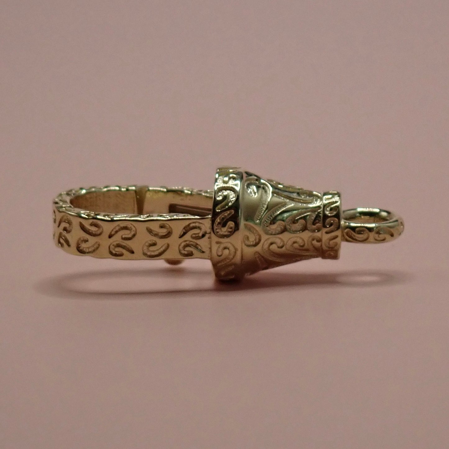 English 9ct Gold Intricately Engraved "Scroll" Dog Clip 24mm