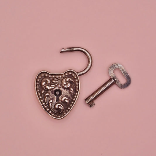 Rare Antique 1899 Sterling Silver Repoussé Heart Padlock & Working Key