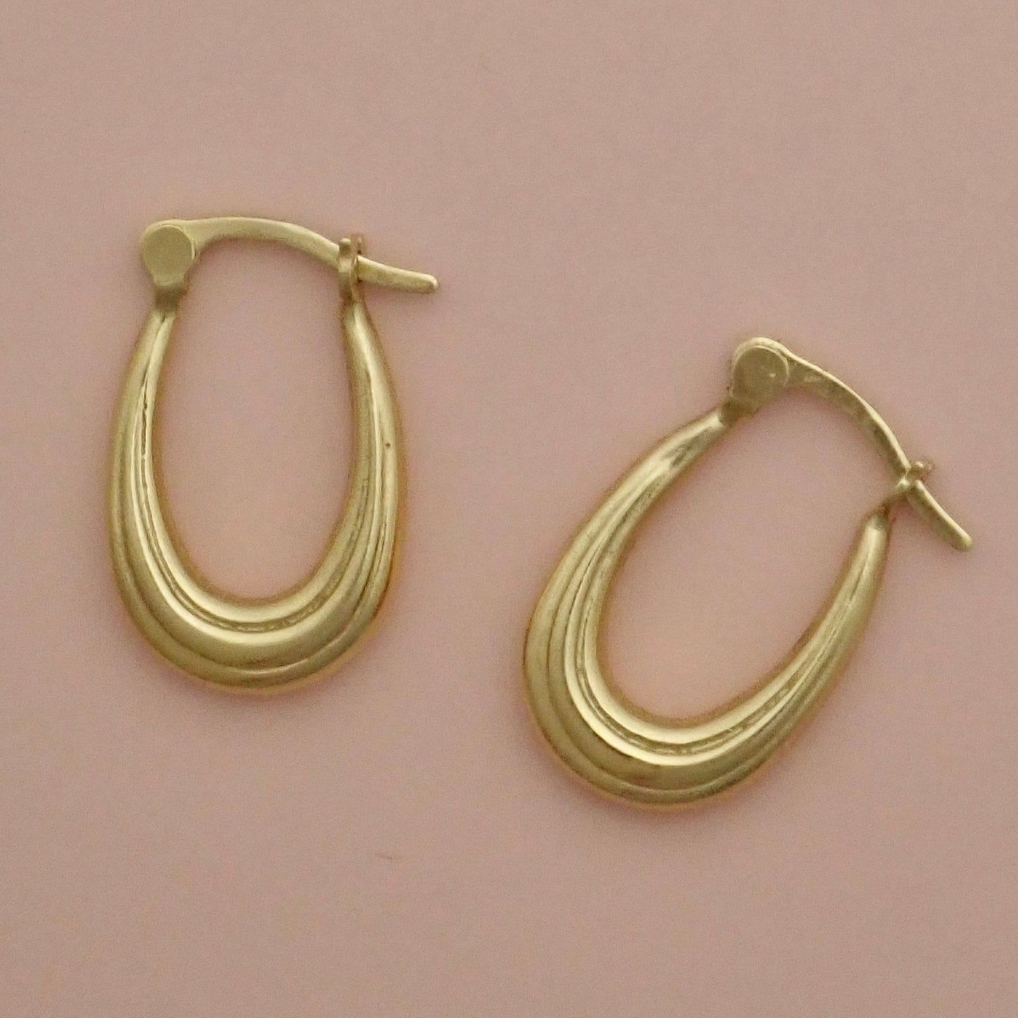 PreLoved Solid 14K Yellow Gold Ribbed "Tear-Drop" Oval Hoop Earrings