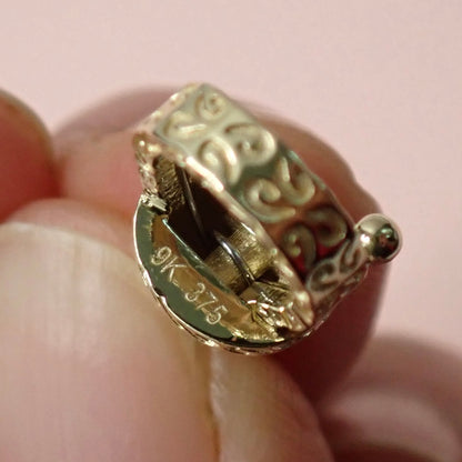 English 9ct Gold Intricately Engraved "Scroll" Dog Clip 24mm