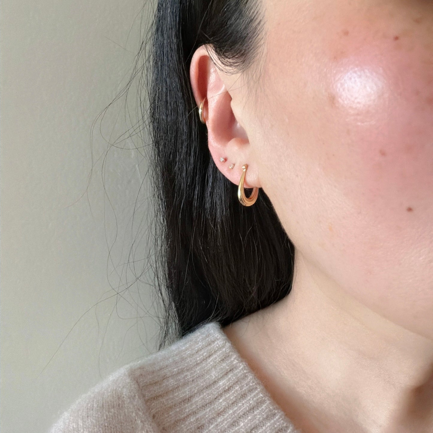 PreLoved Solid 14K Yellow Gold Ribbed "Tear-Drop" Oval Hoop Earrings
