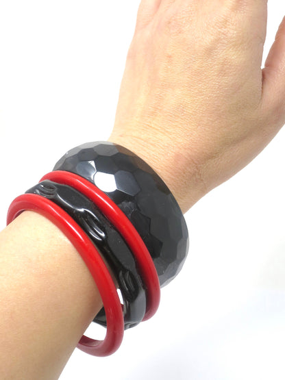 Vintage Black & Red Bakelite Bangle Set: Faceted Carved Rockabilly Jewelry