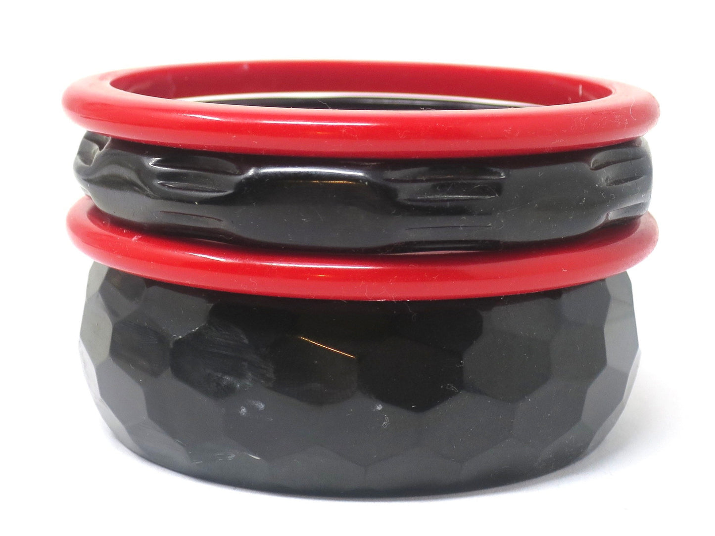Vintage Black & Red Bakelite Bangle Set: Faceted Carved Rockabilly Jewelry