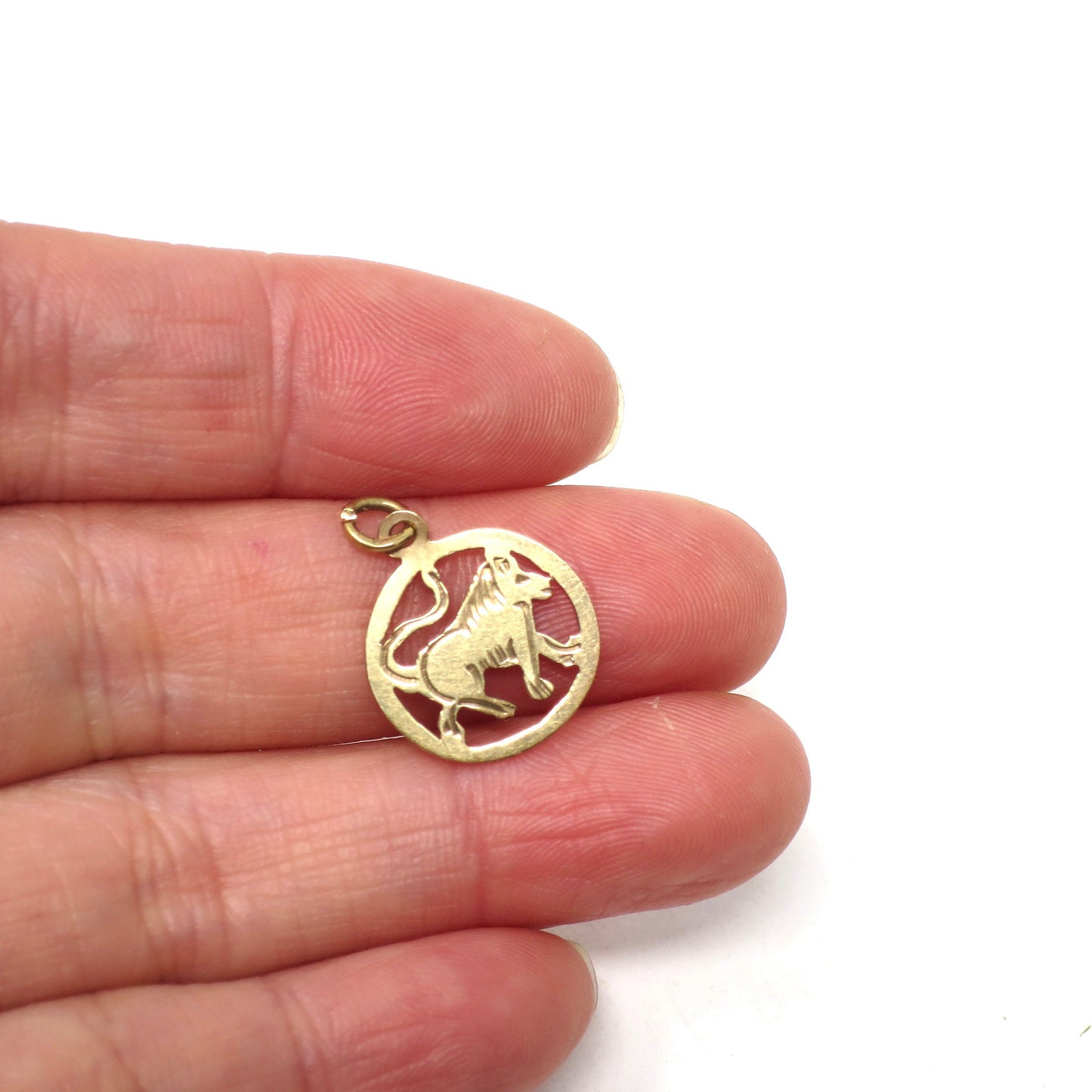 Vintage 1962 Solid 9ct 9k Yellow Gold Leo Lion Zodiac Disc Charm