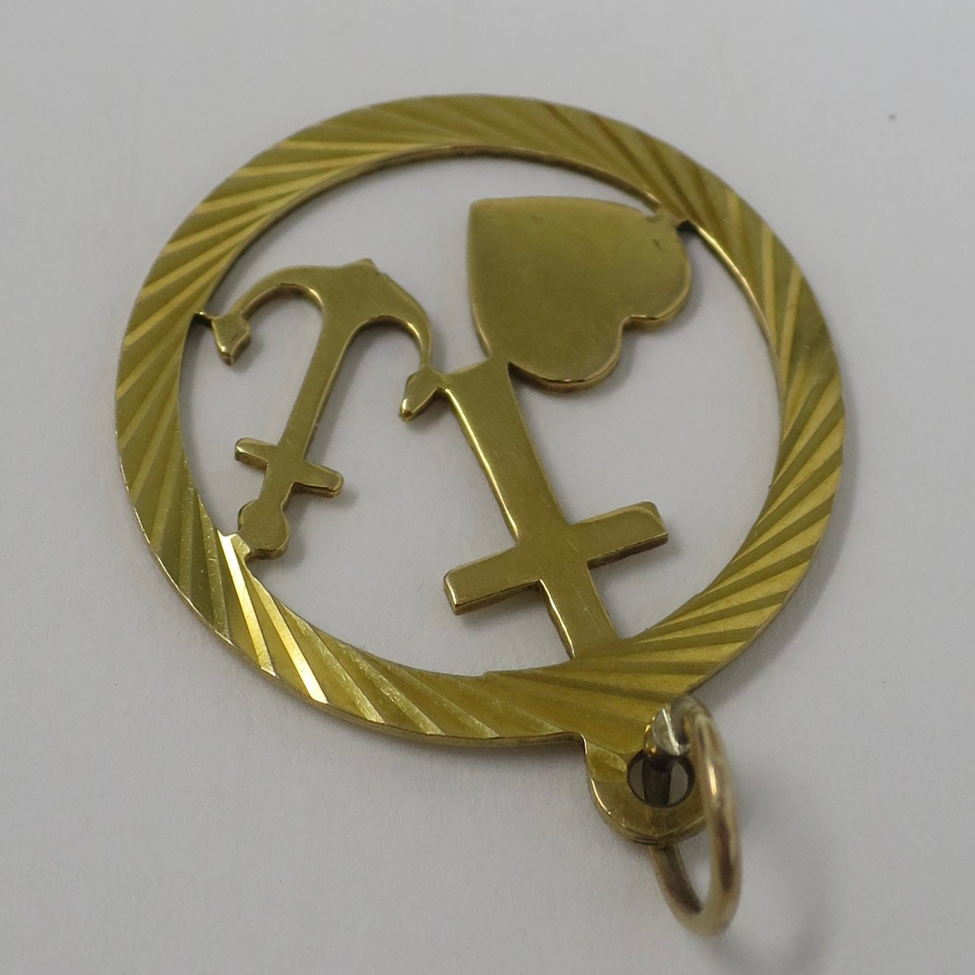 Vintage English 1974 9ct 9k Gold Faith, Hope & Charity Charm Pendant