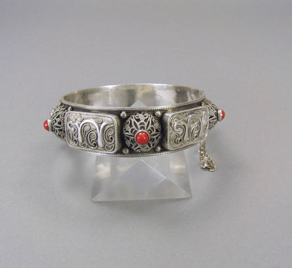 Vintage Sterling Silver Red Jasper Tribal Ethnic Filigree Medieval Hinged Bangle Bracelet