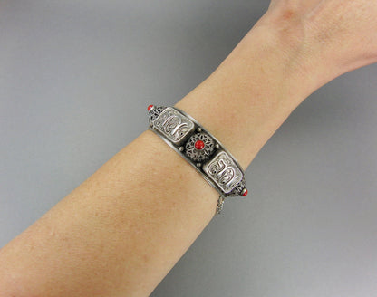 Vintage Sterling Silver Red Jasper Tribal Ethnic Filigree Medieval Hinged Bangle Bracelet