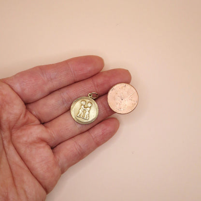 Vintage 1965 London 9ct Gold Gemini Zodiac Disc Charm Pendant