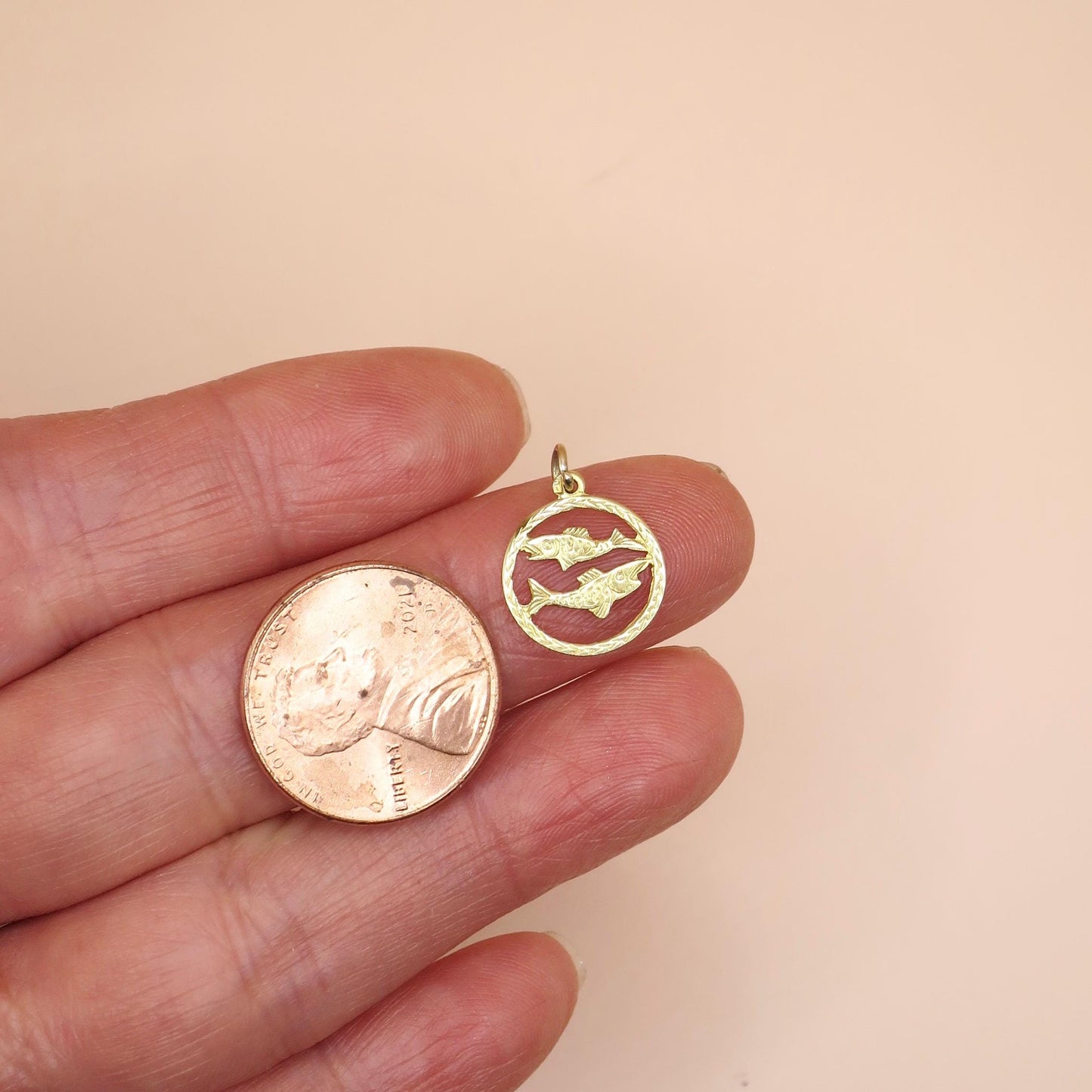 Vintage 1969 9ct 9k Gold Pisces Fish Zodiac Disc Charm