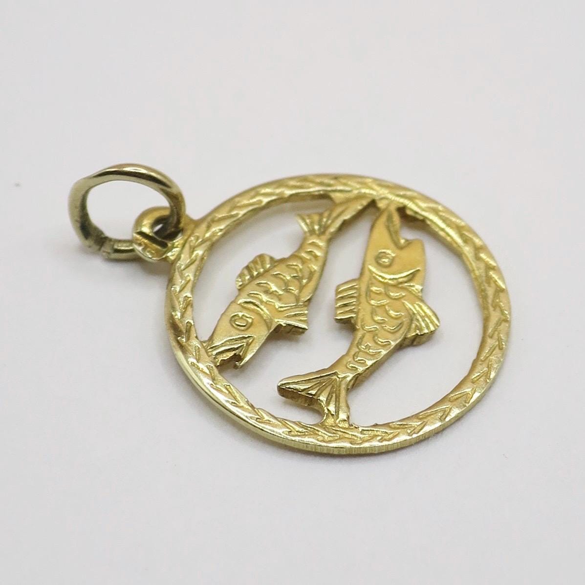 Vintage 1969 9ct 9k Gold Pisces Fish Zodiac Disc Charm