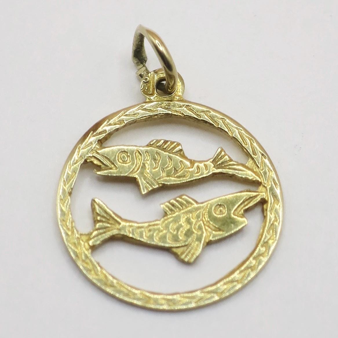 Vintage 1969 9ct 9k Gold Pisces Fish Zodiac Disc Charm