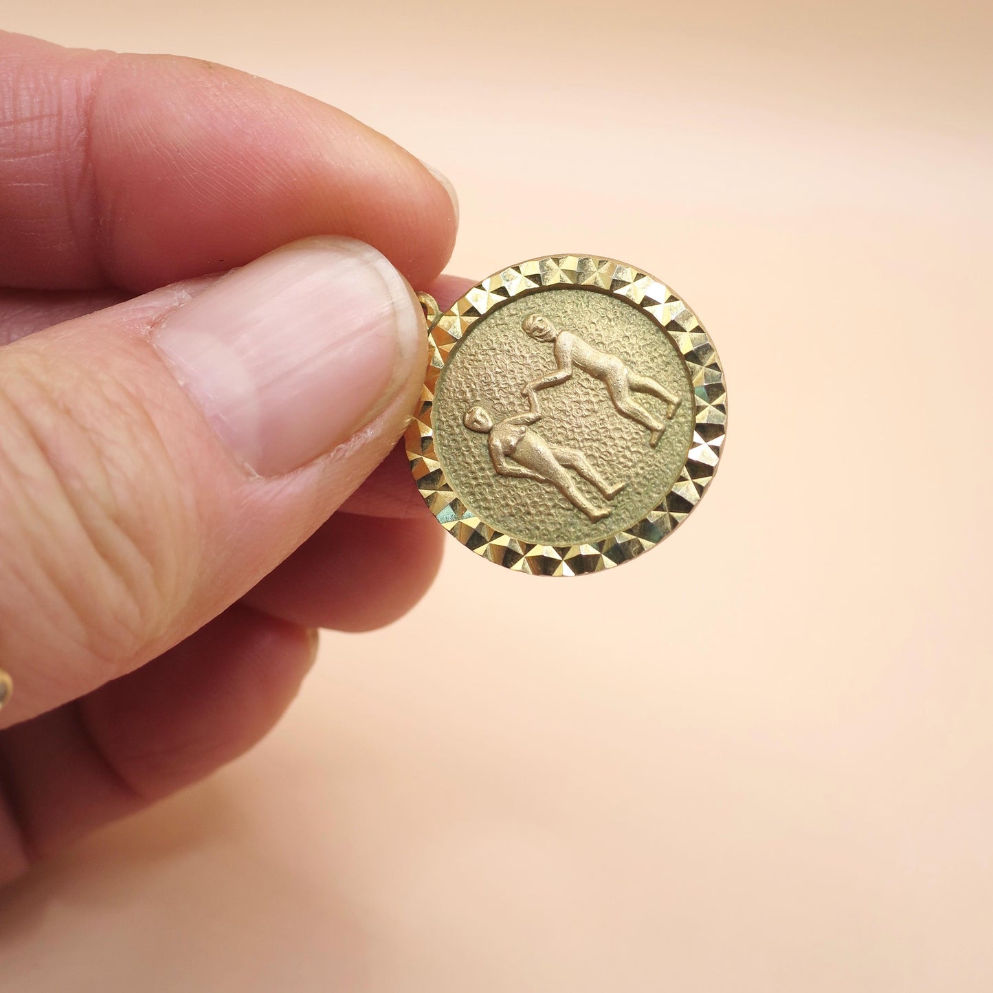 1976 Vintage Hallmarked British Birmingham Solid 9ct 9k Gold Gemini Zodiac Disc Pendant