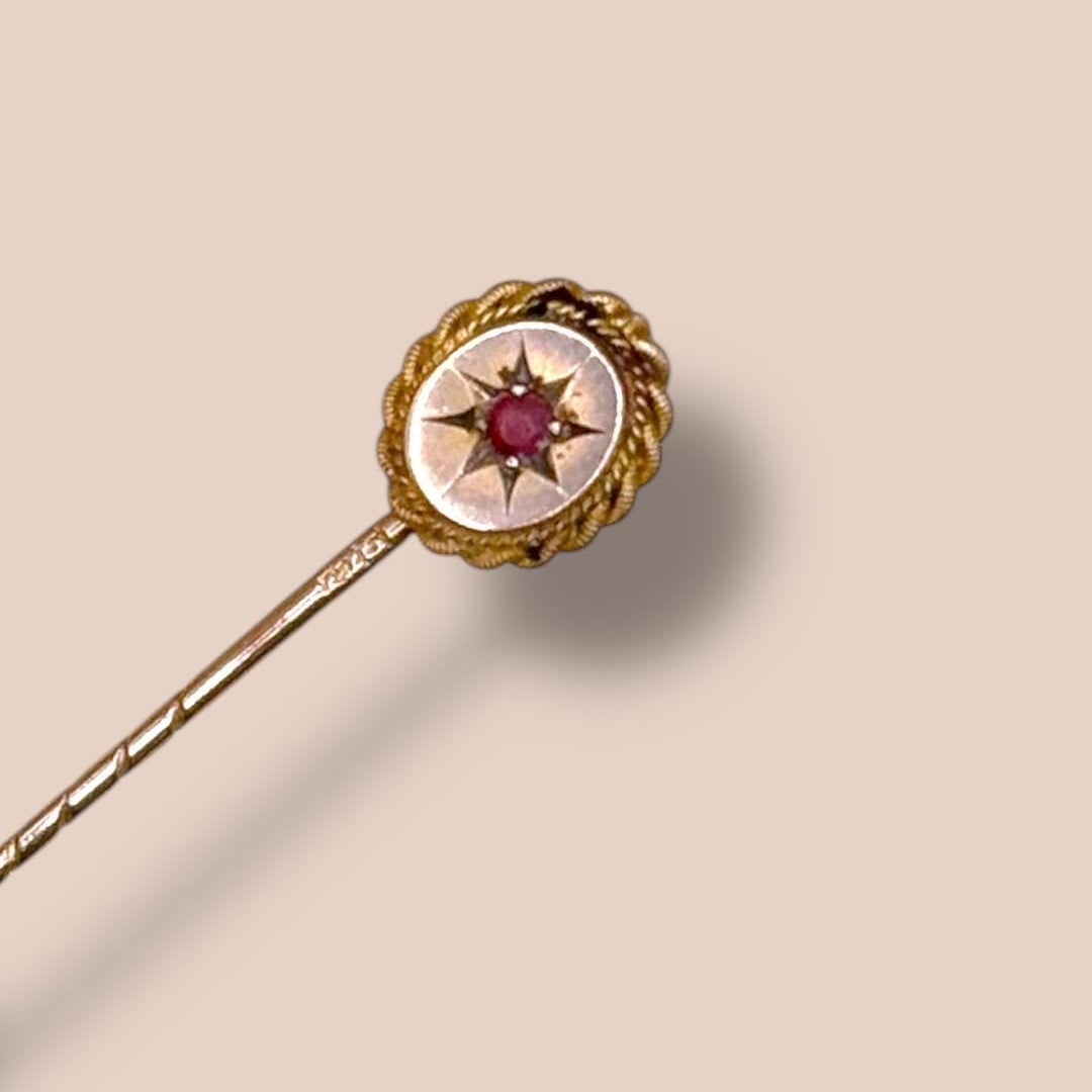 Boxed Antique Victorian Topped 9ct Yellow Gold Stick Pin